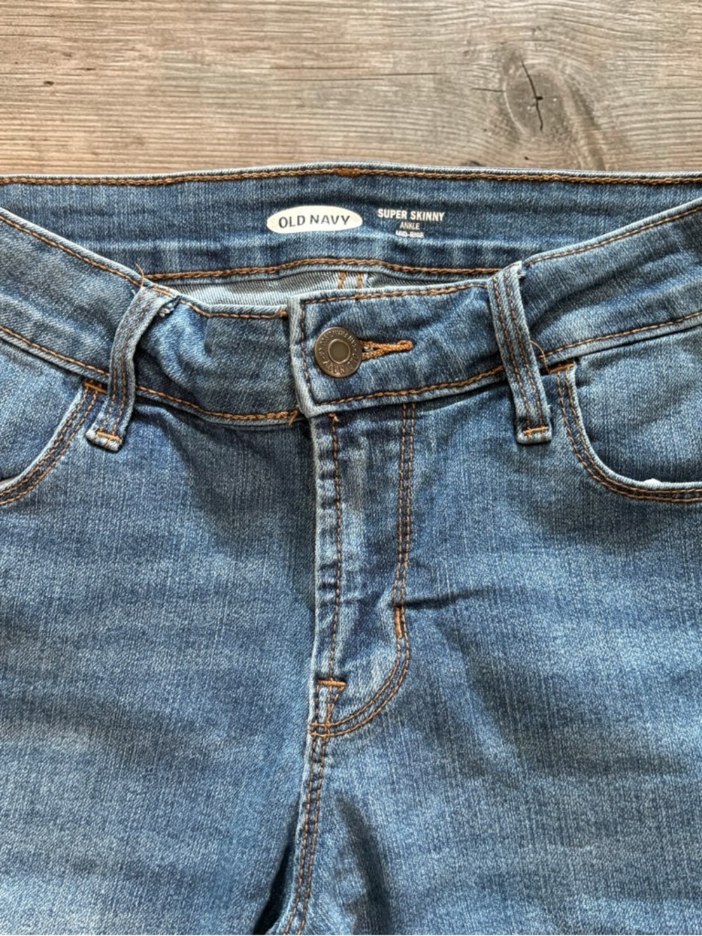 Old Navy Women Size 0 Mid Rise Rockstar Super Skinny Denim Blue Jeans Light Wash - Picture 2 of 9